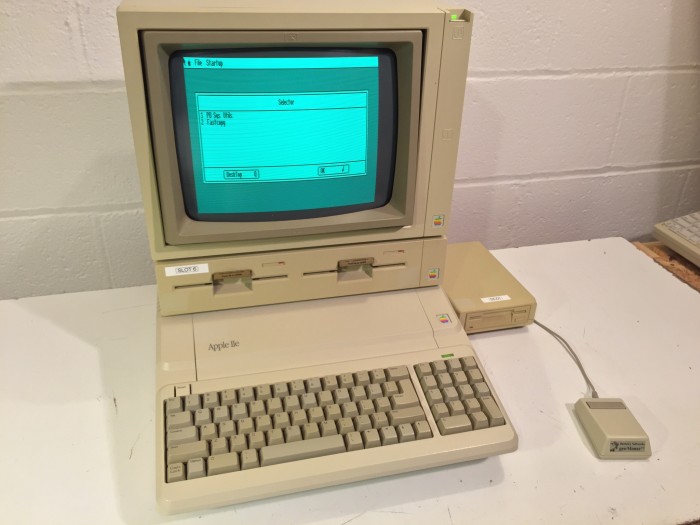 Apple //e Platinum on my workbench running Apple // Desktop